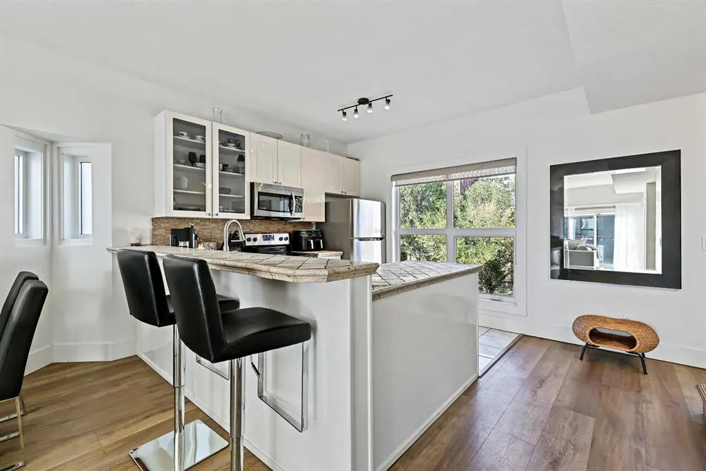603 15 Avenue SW, #8