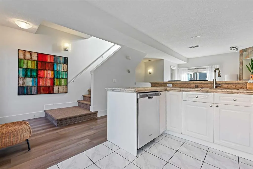 603 15 Avenue SW, #8