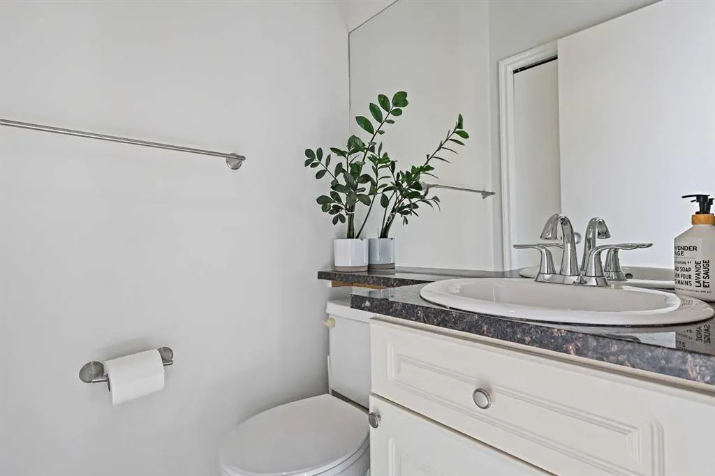 603 15 Avenue SW, #8
