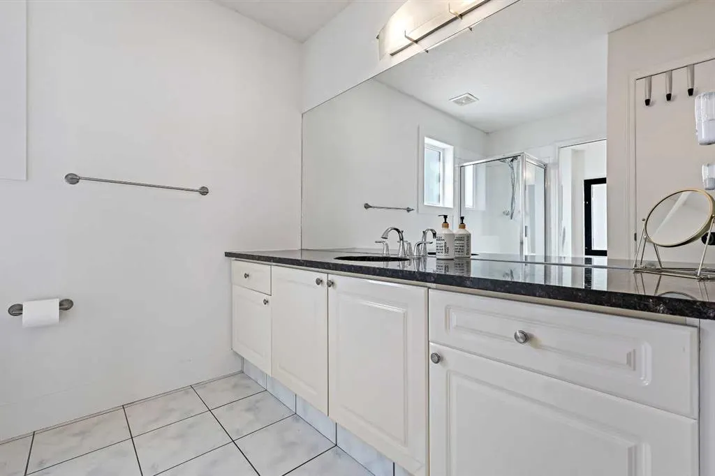 603 15 Avenue SW, #8