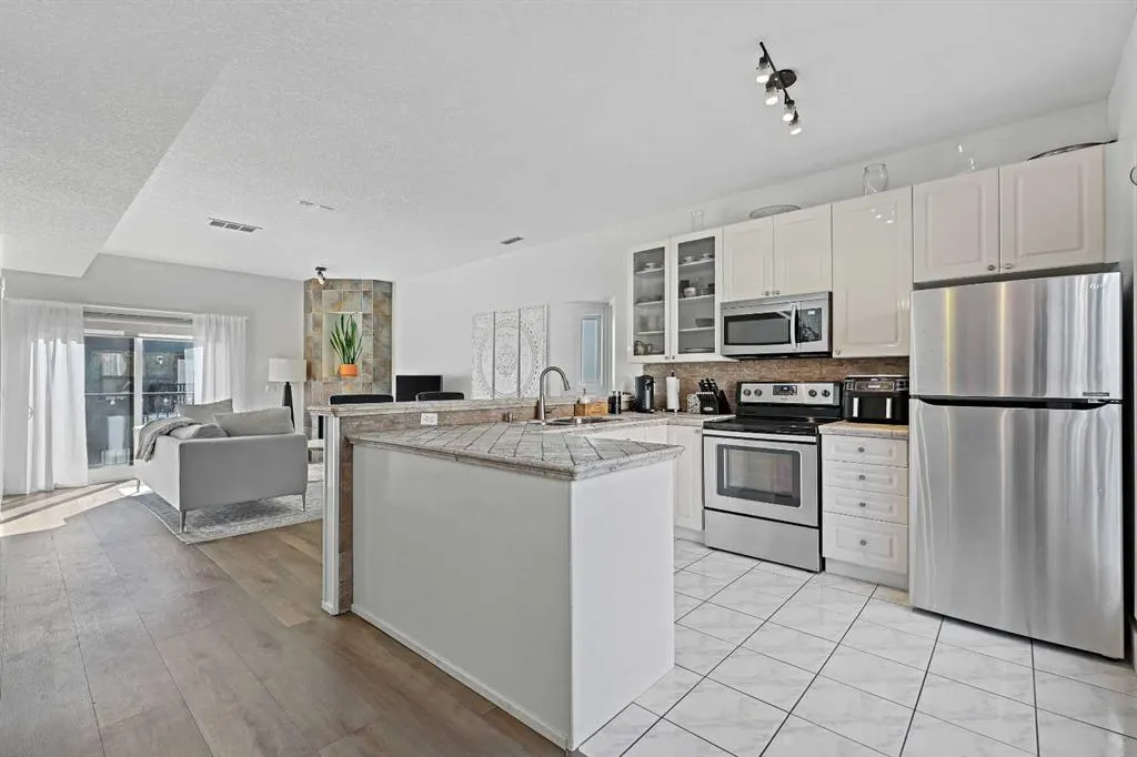 603 15 Avenue SW, #8