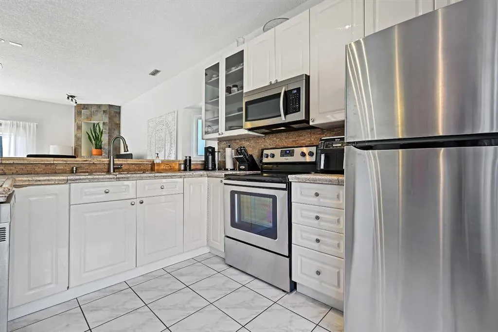 603 15 Avenue SW, #8
