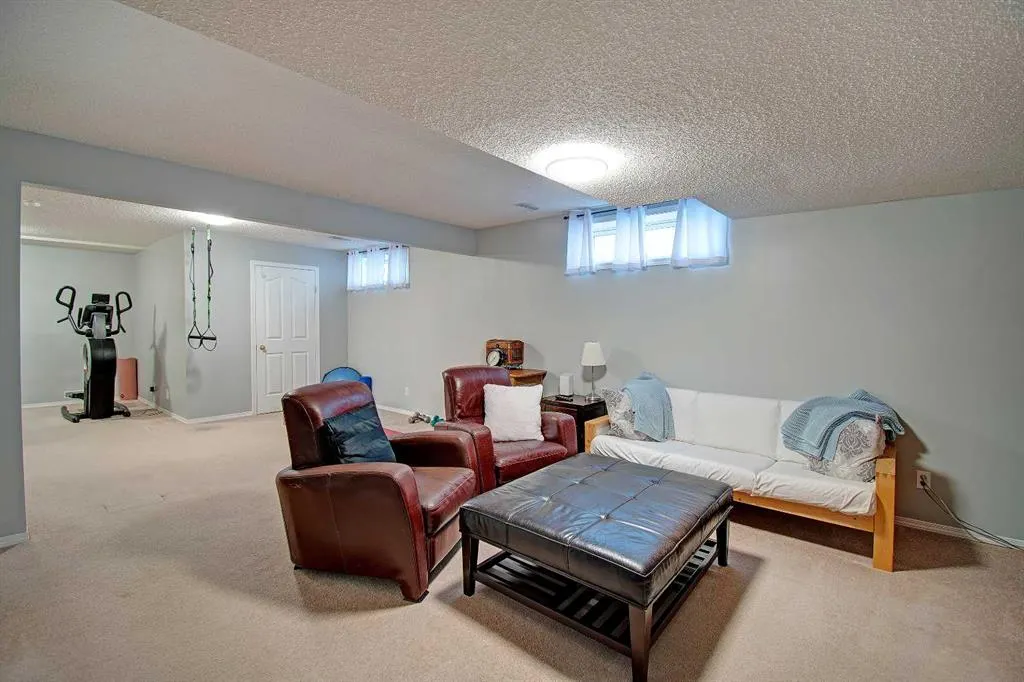 69 Inverness Green SE