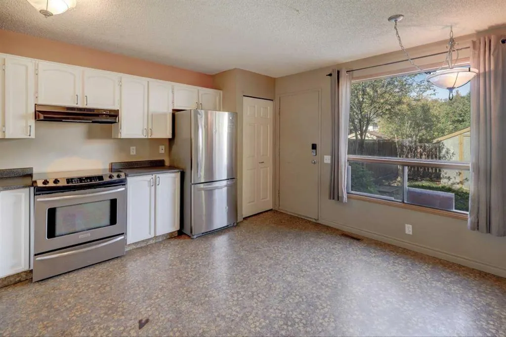 324 Ranchview Court NW