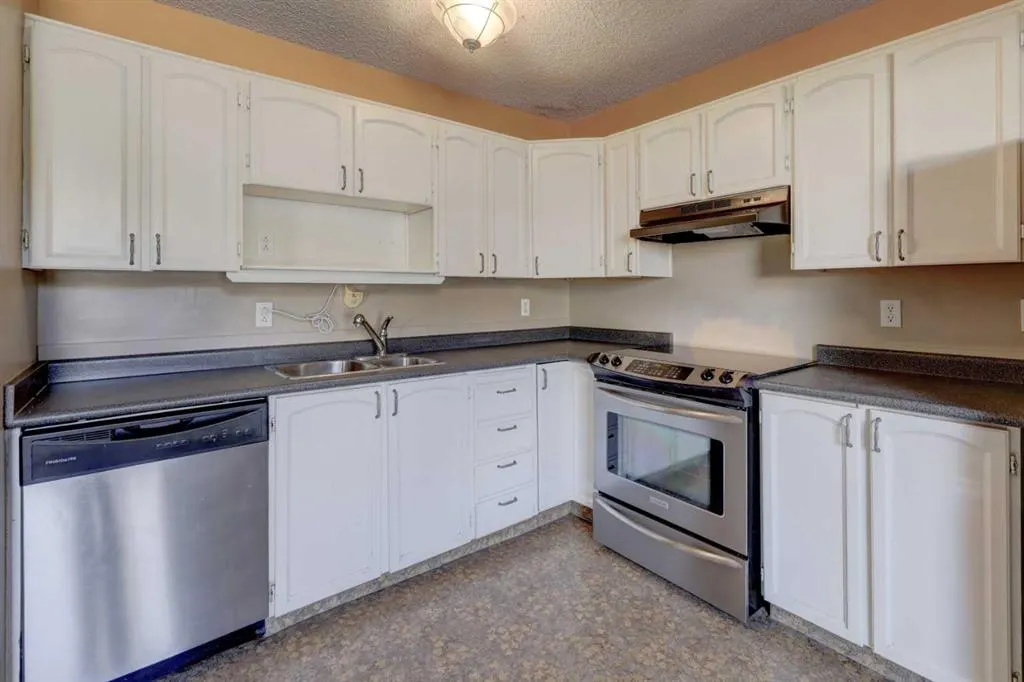 324 Ranchview Court NW