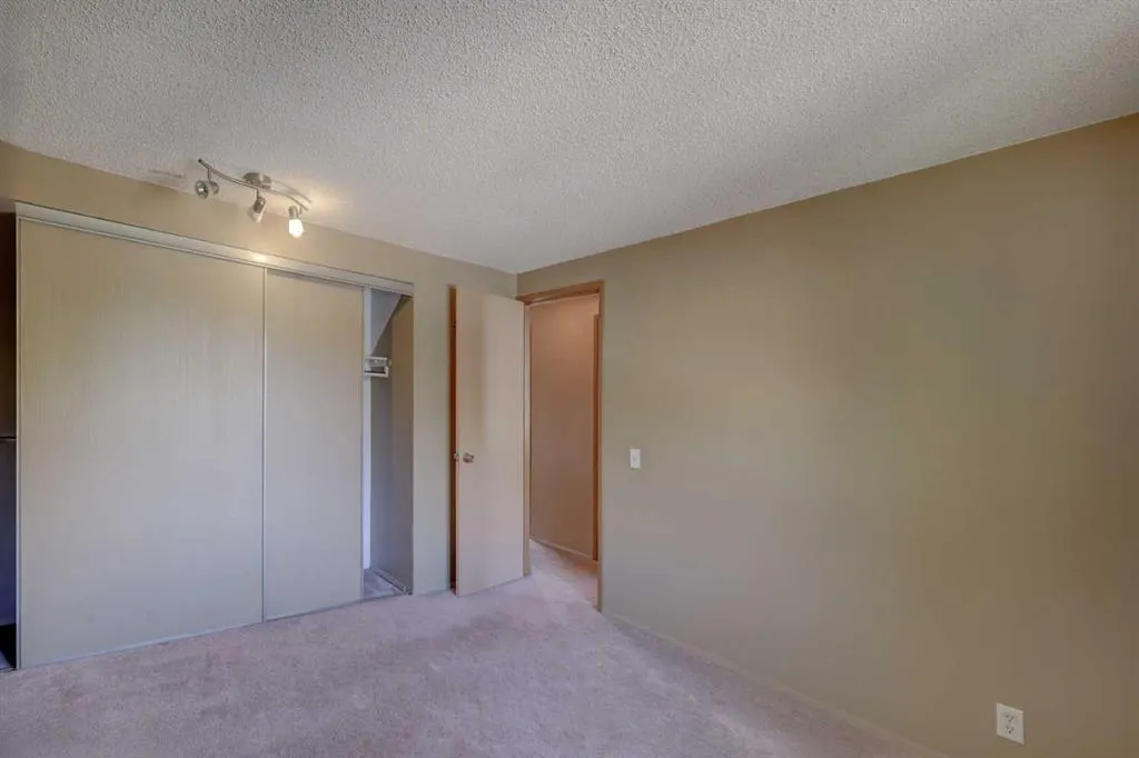 324 Ranchview Court NW