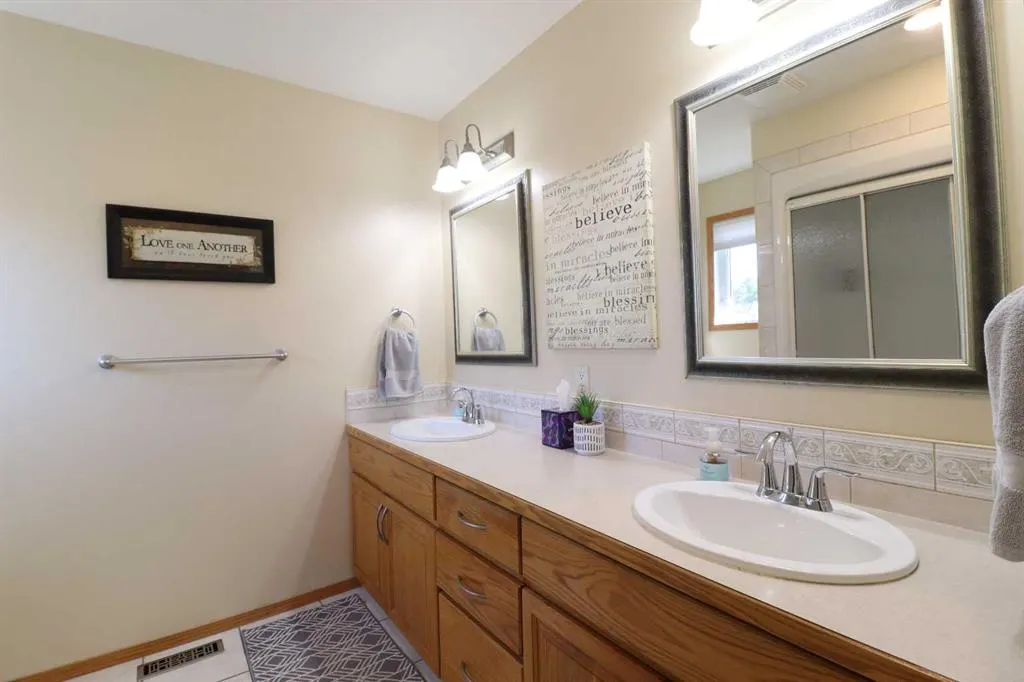 46 Fairmont Cove S