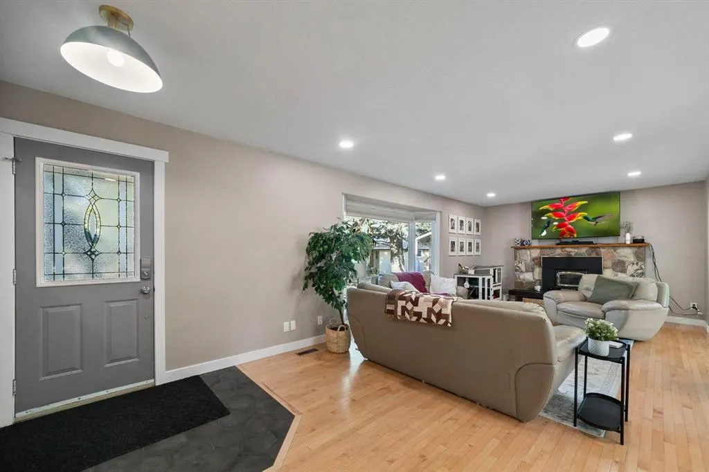 17 Montrose Avenue