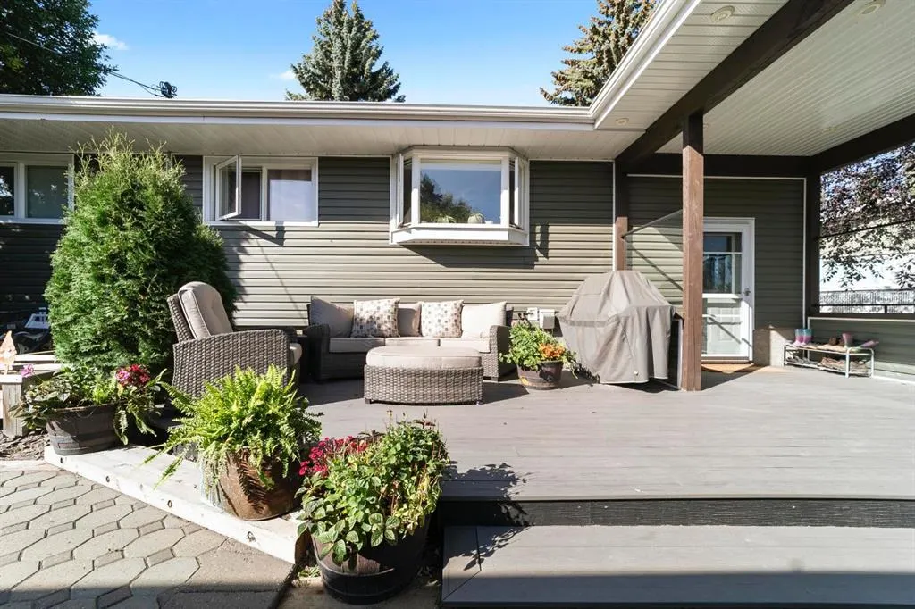17 Montrose Avenue
