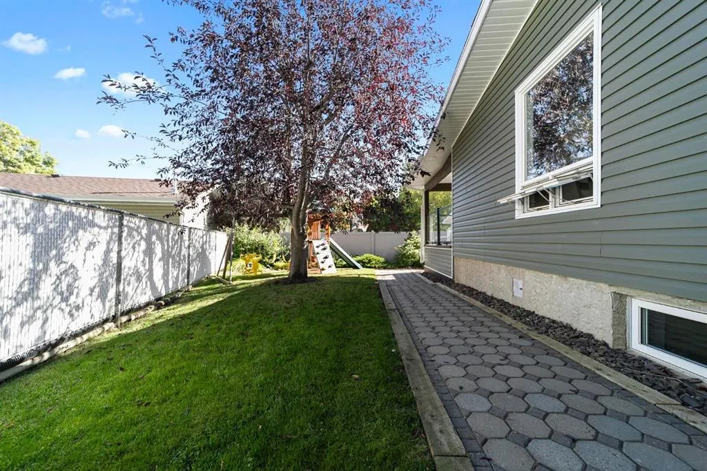 17 Montrose Avenue