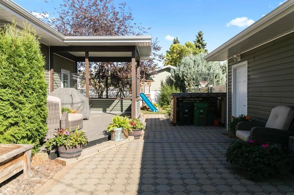 17 Montrose Avenue