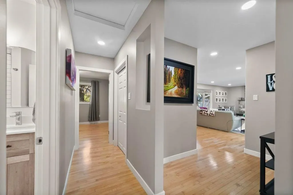 17 Montrose Avenue
