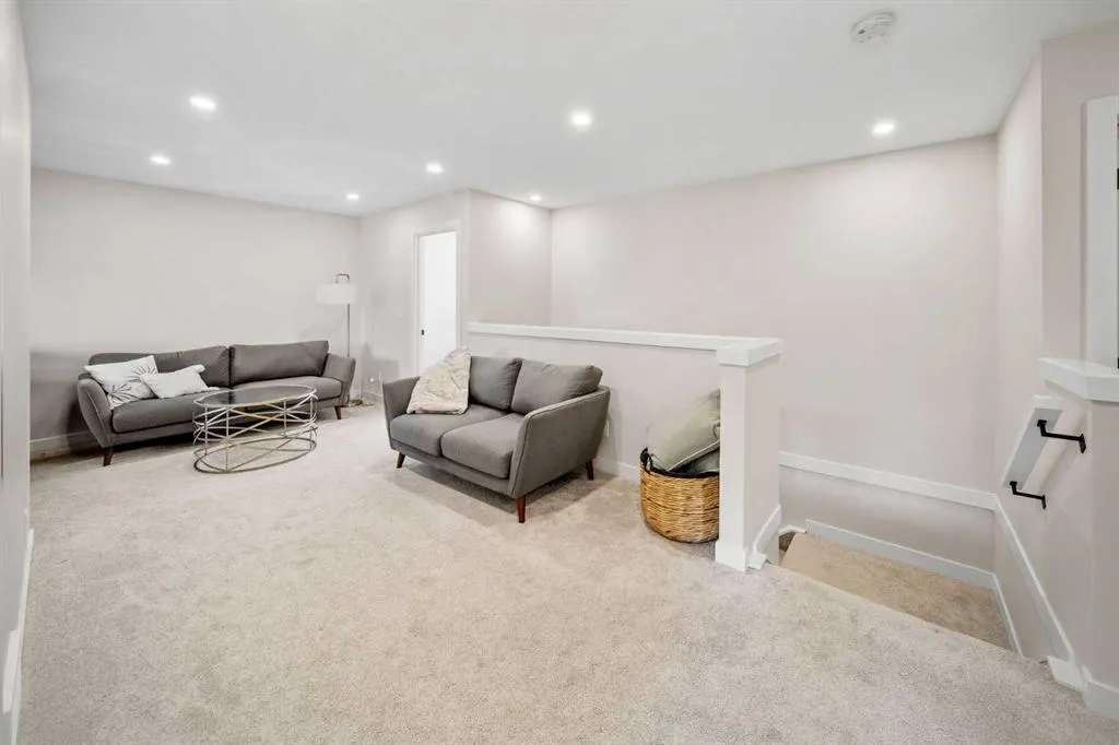 201 Cooperswood Green SW, #204