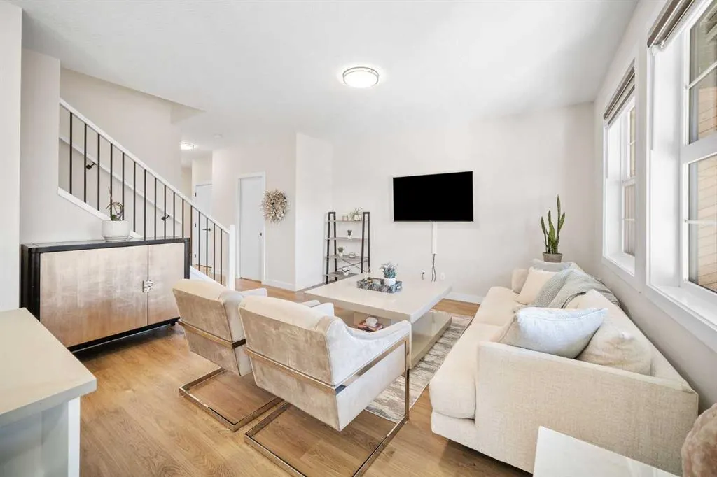 201 Cooperswood Green SW, #204