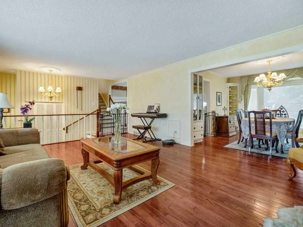 144 5th Street W