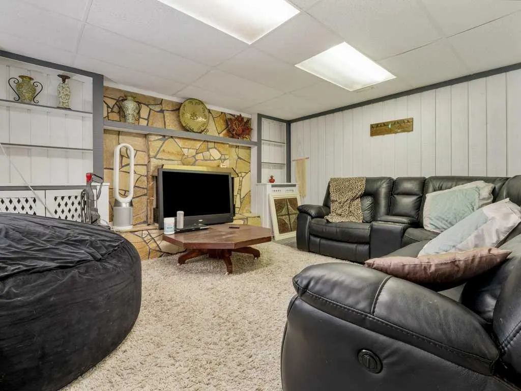 144 5th Street W