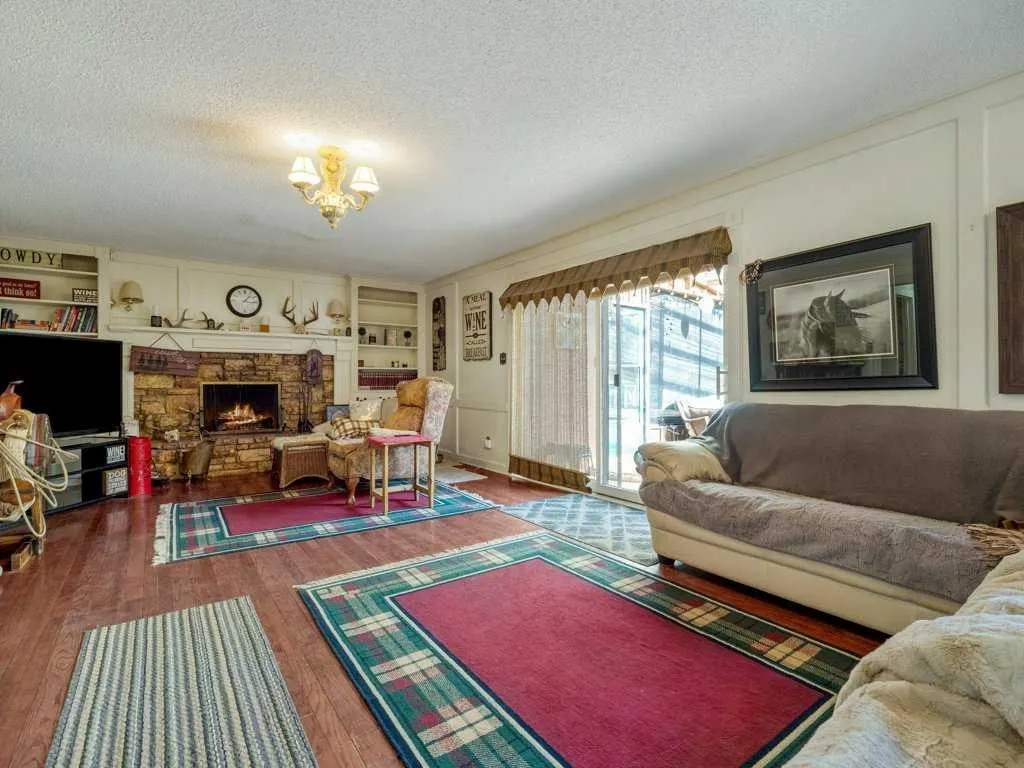144 5th Street W