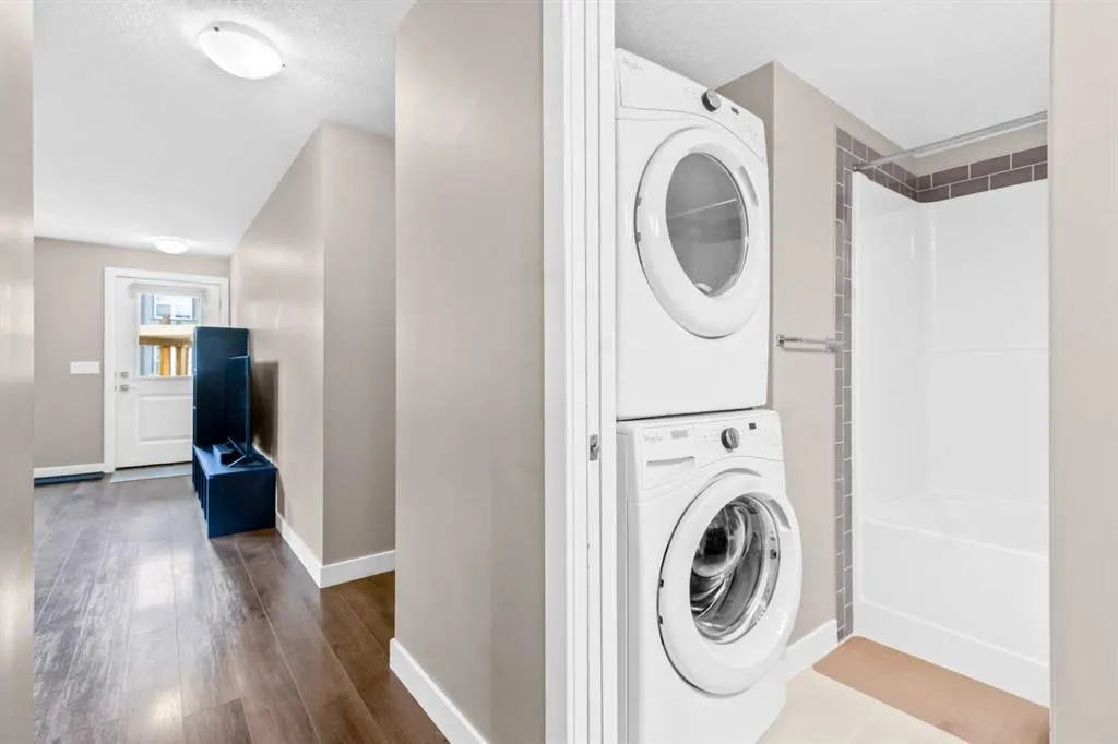 156 Evanscrest Gardens NW