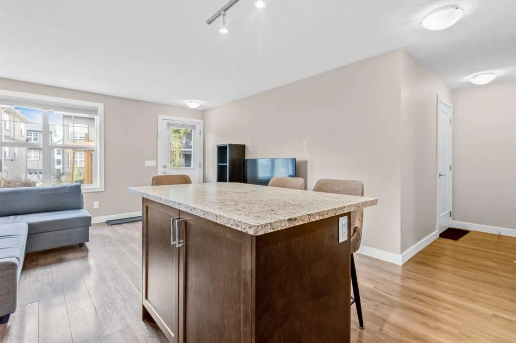 156 Evanscrest Gardens NW