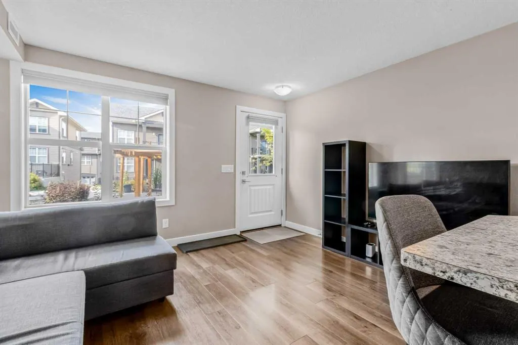 156 Evanscrest Gardens NW