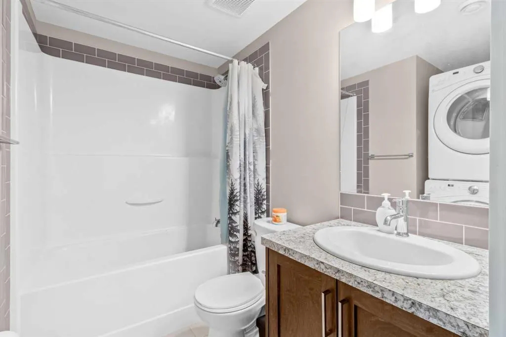 156 Evanscrest Gardens NW