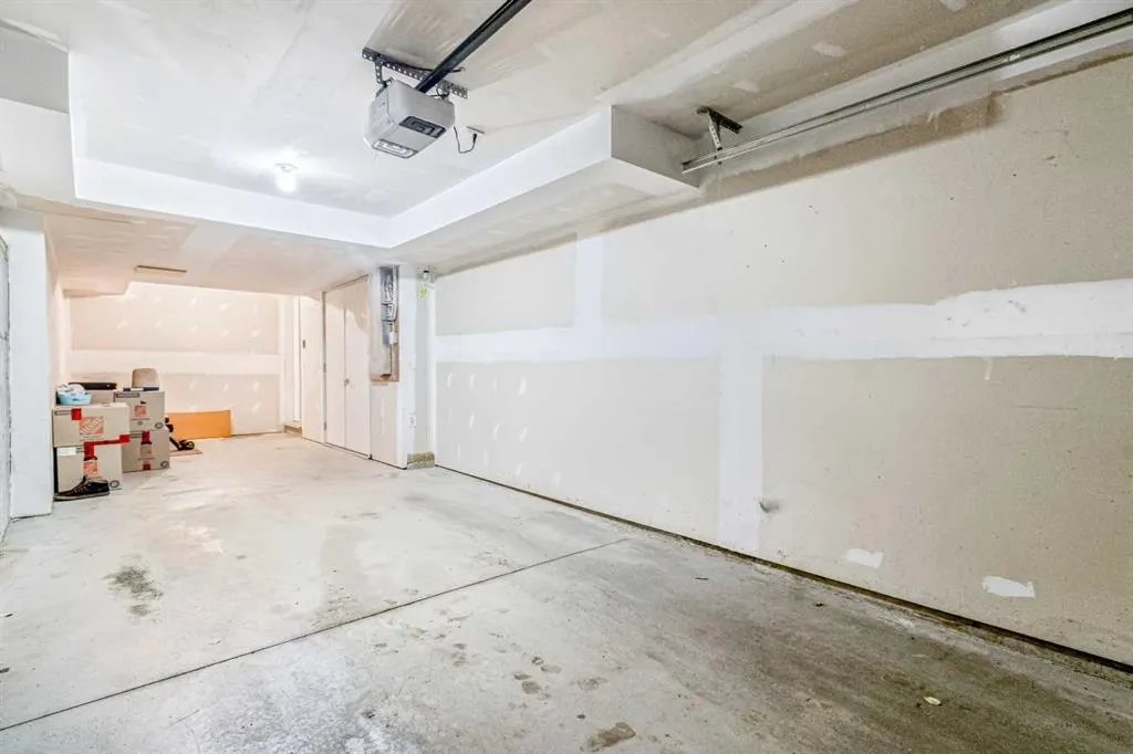 156 Evanscrest Gardens NW