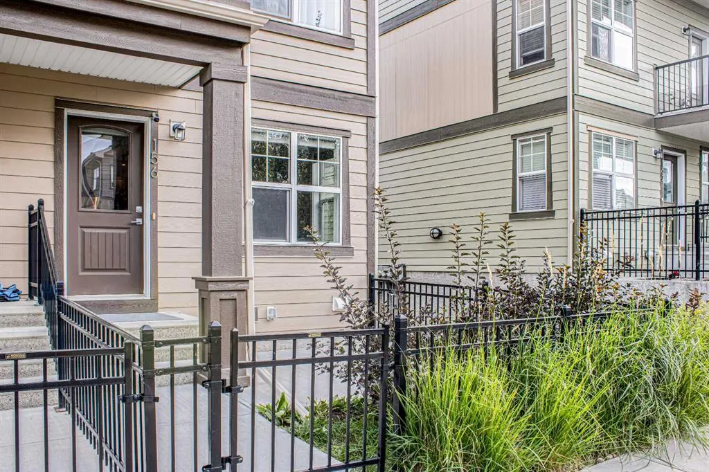 156 Evanscrest Gardens NW