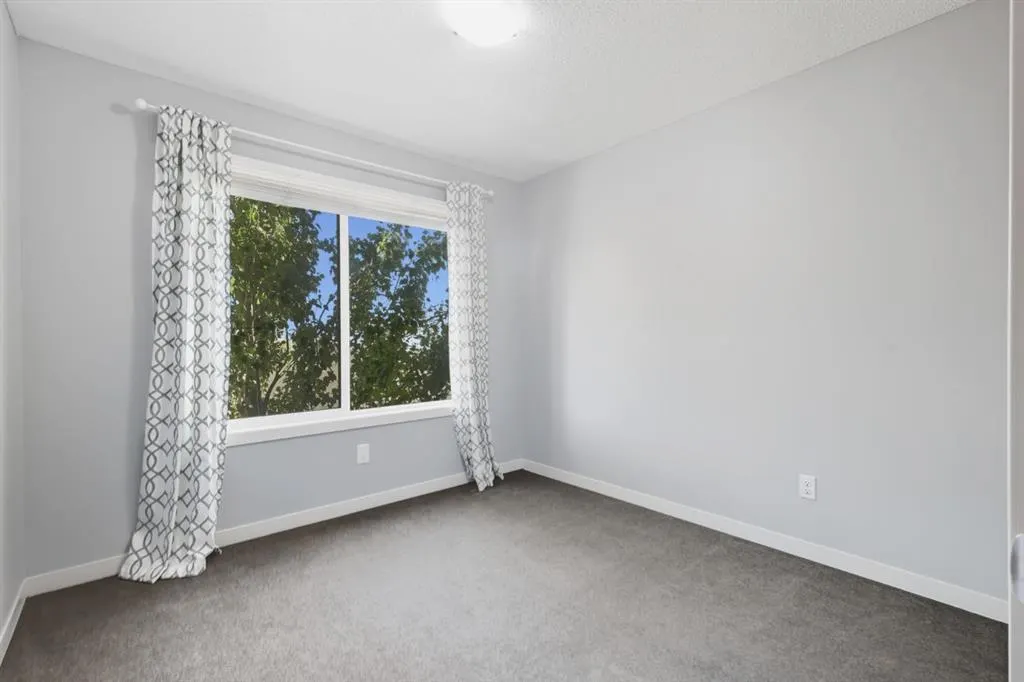 7 Copperpond Landing SE