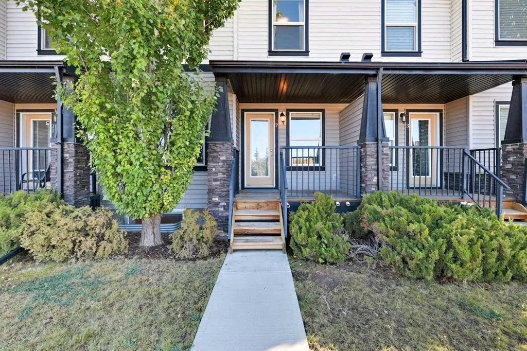 7 Copperpond Landing SE