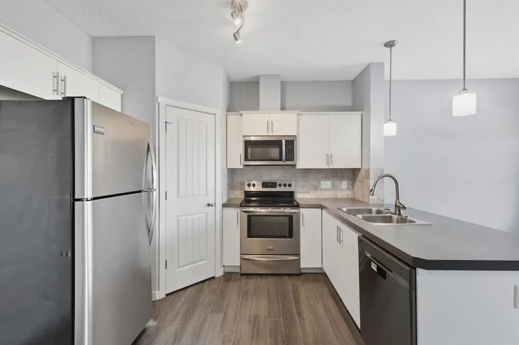 7 Copperpond Landing SE