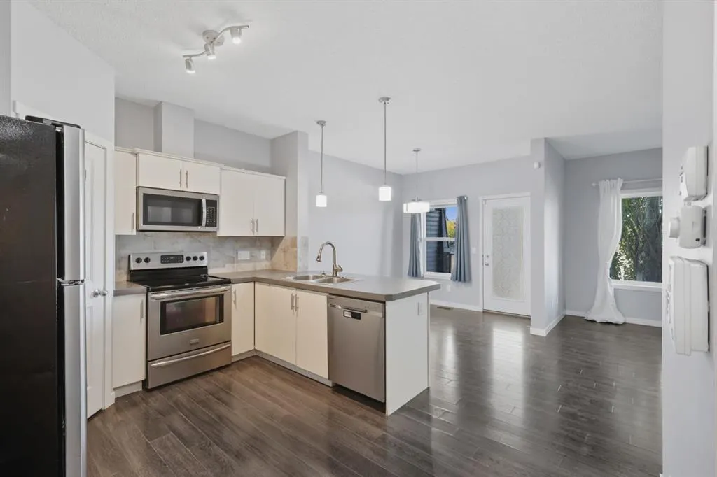 7 Copperpond Landing SE