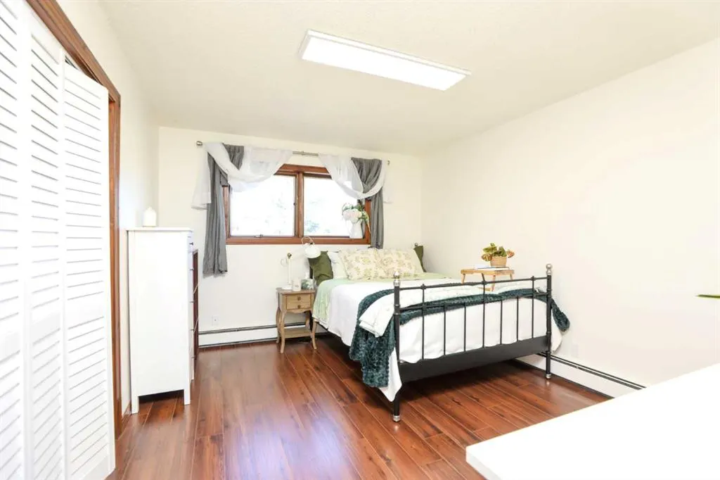 107 Temple Crescent W