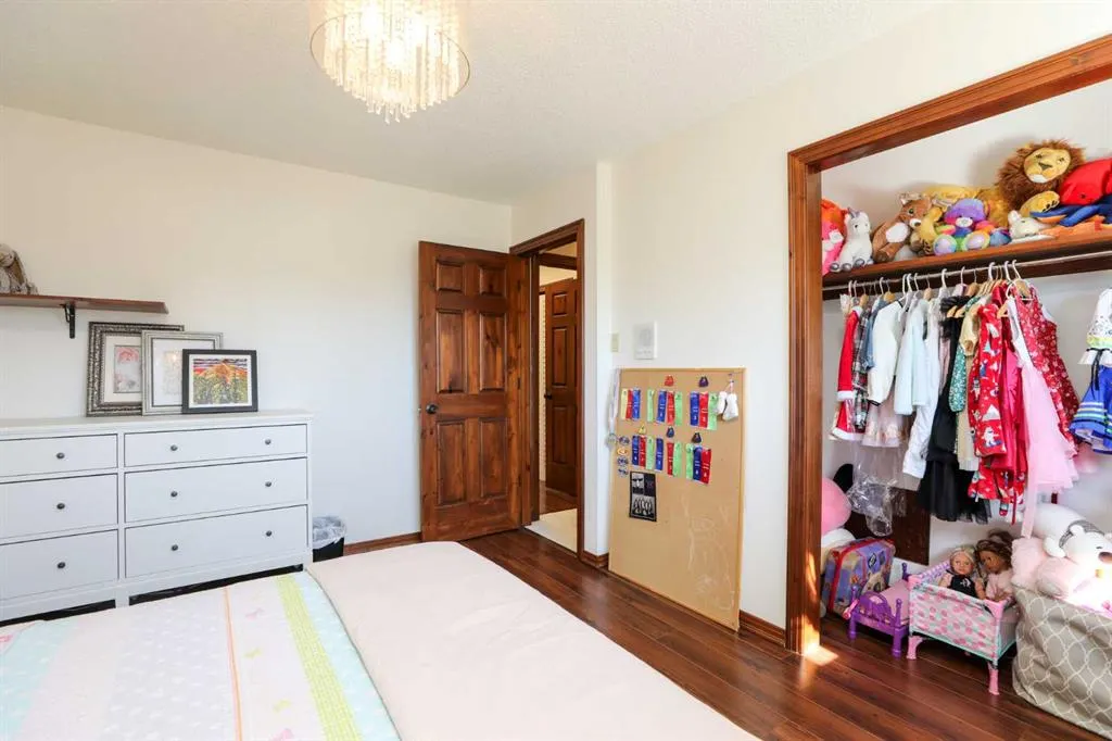 107 Temple Crescent W
