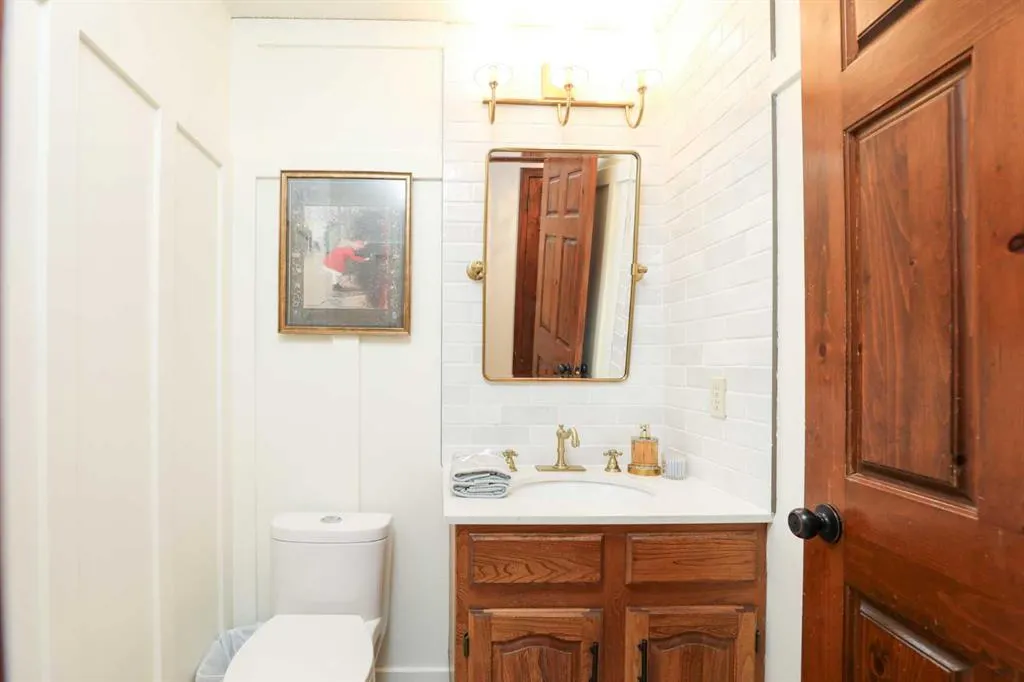 107 Temple Crescent W