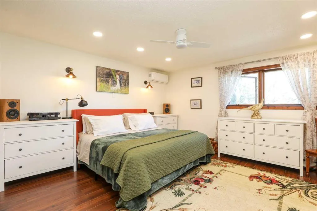107 Temple Crescent W