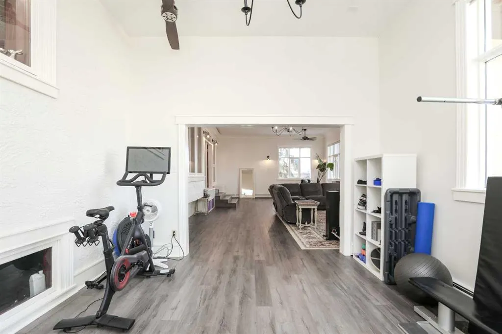 107 Temple Crescent W