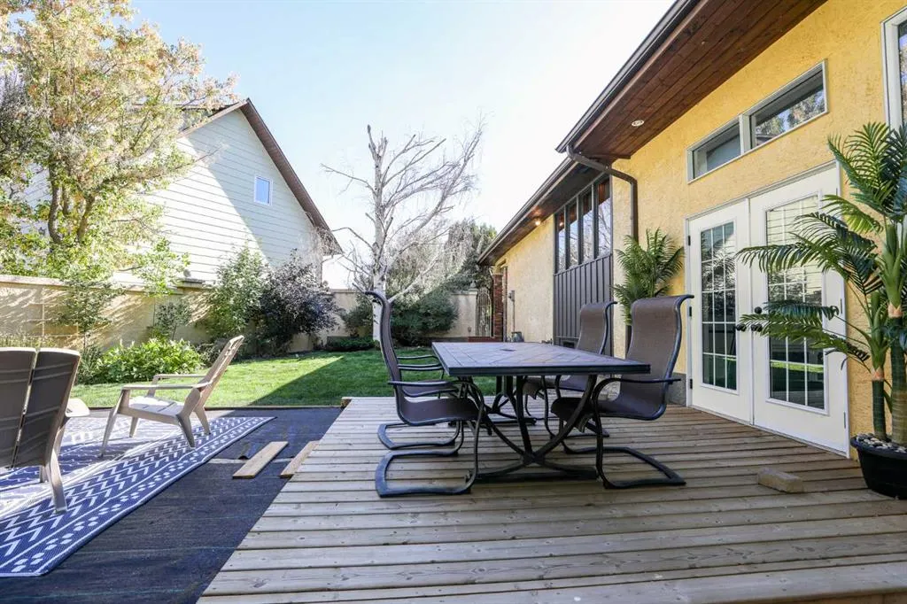 107 Temple Crescent W