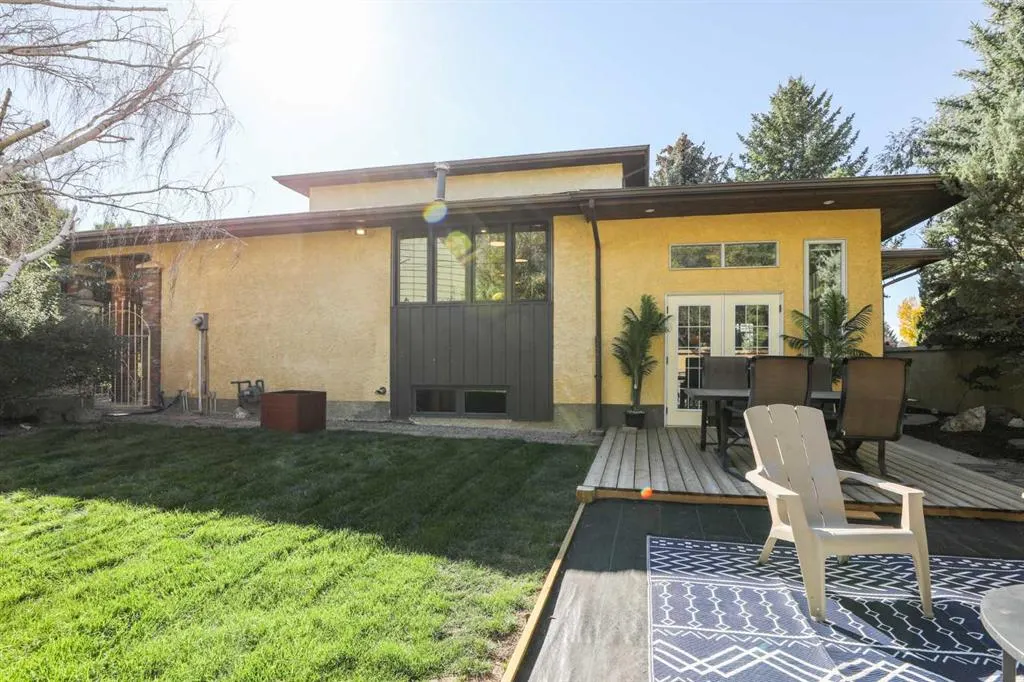 107 Temple Crescent W