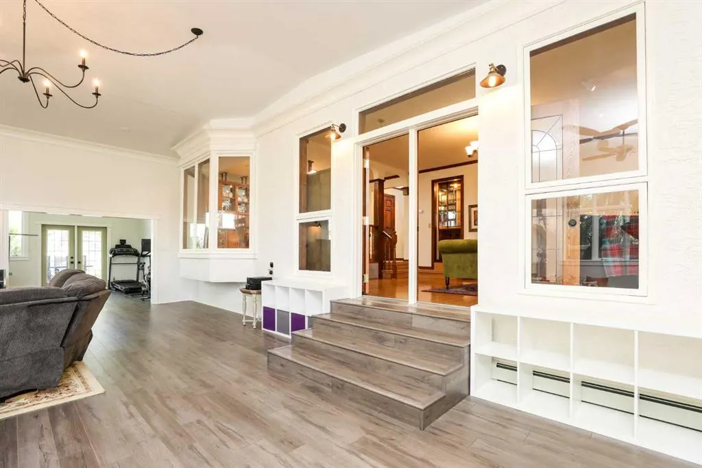 107 Temple Crescent W