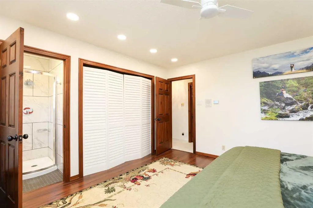 107 Temple Crescent W