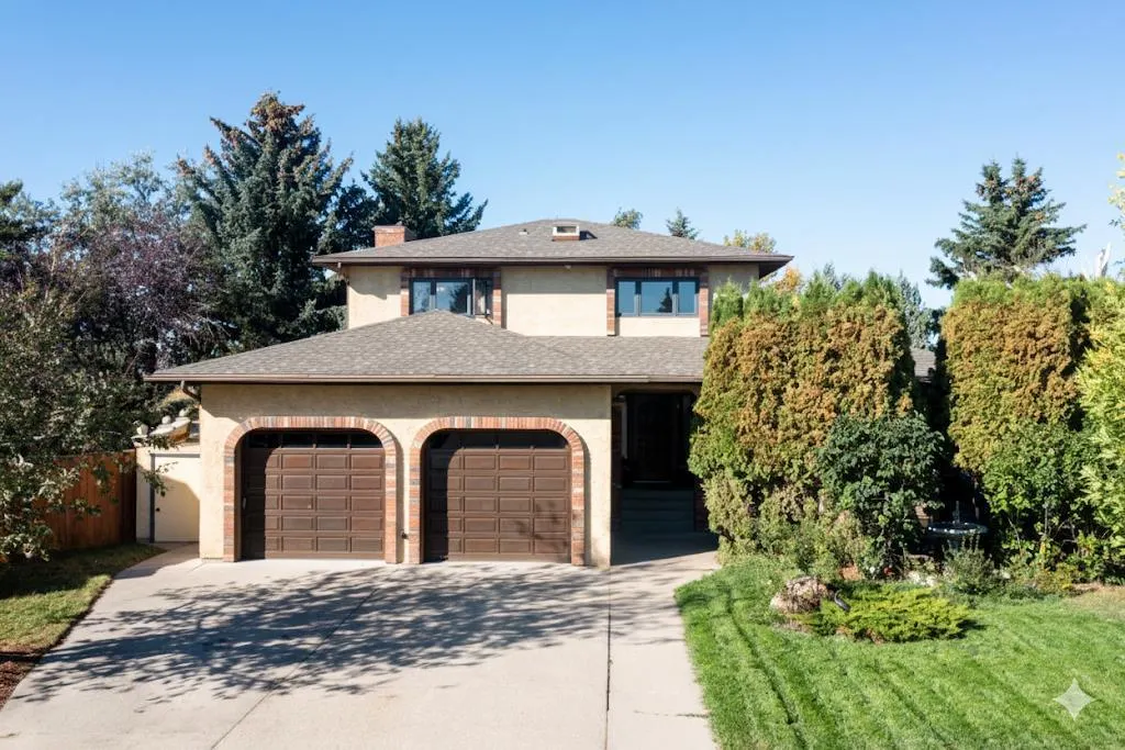 107 Temple Crescent W