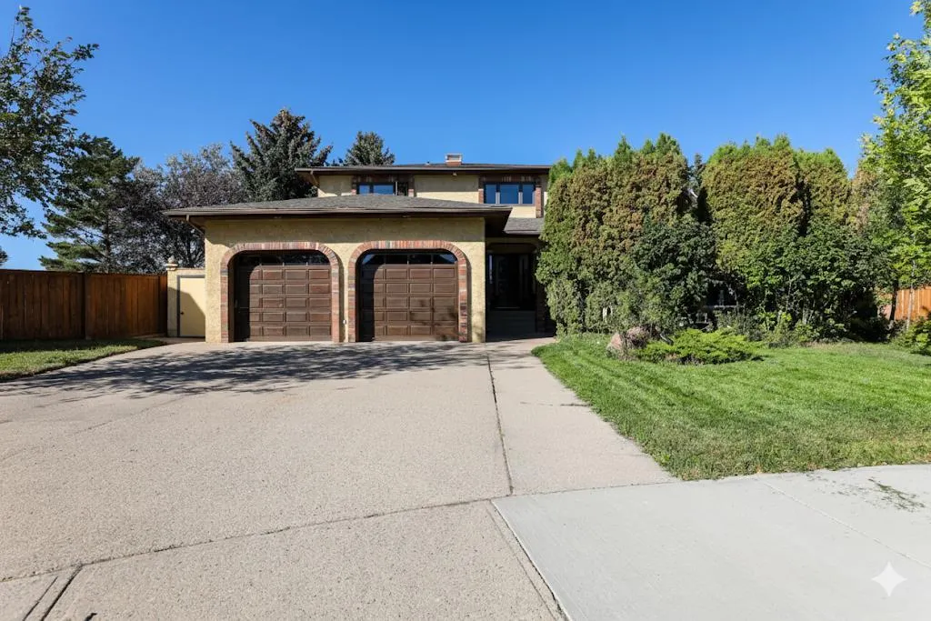 107 Temple Crescent W