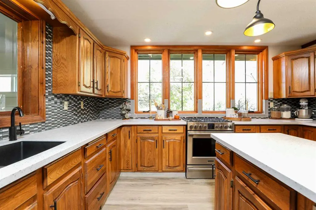 107 Temple Crescent W