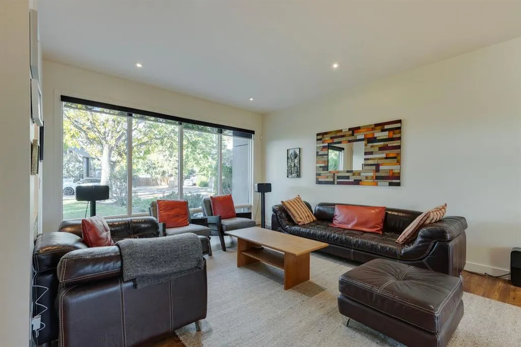 4 Spruce Bank Crescent SW