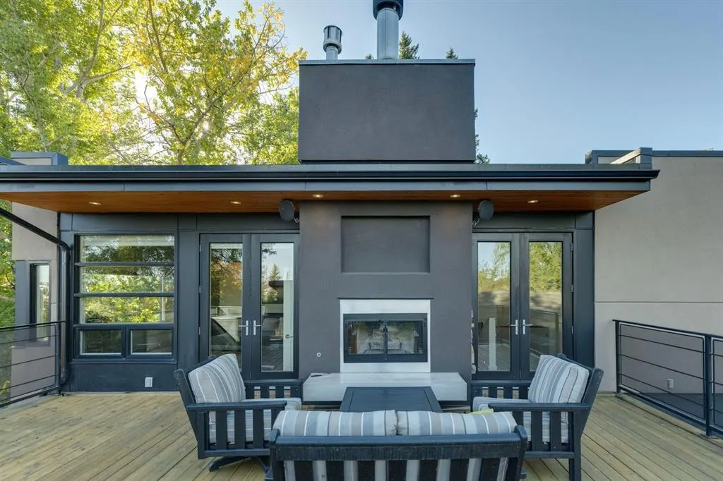 4 Spruce Bank Crescent SW