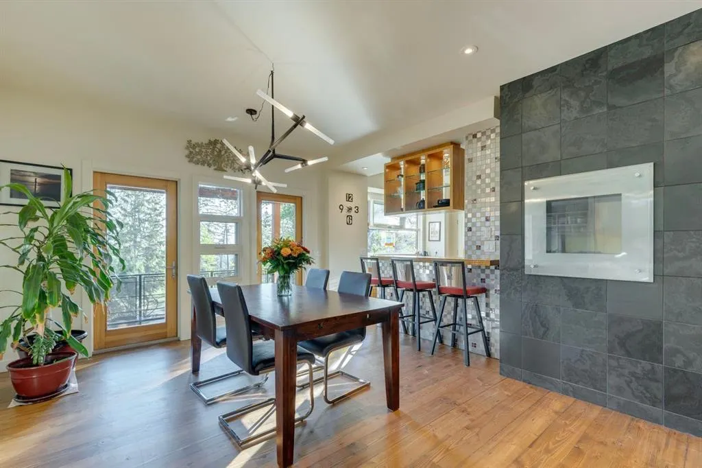 4 Spruce Bank Crescent SW