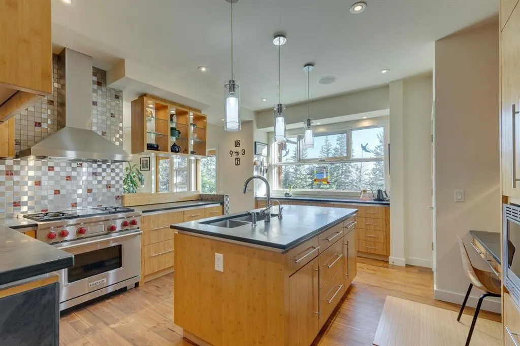 4 Spruce Bank Crescent SW