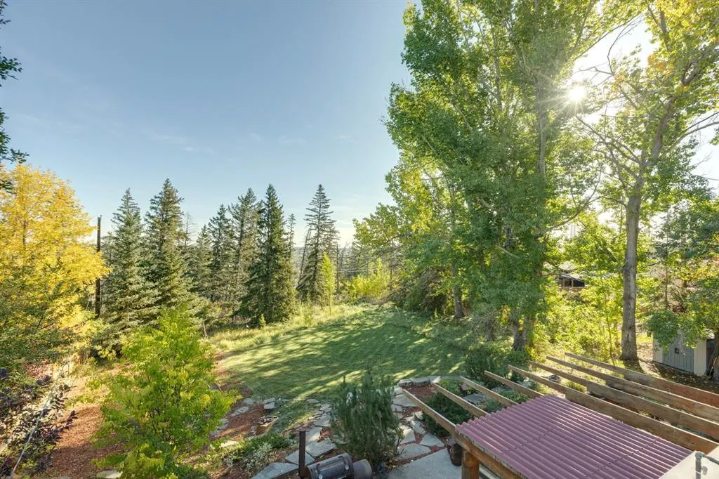 4 Spruce Bank Crescent SW