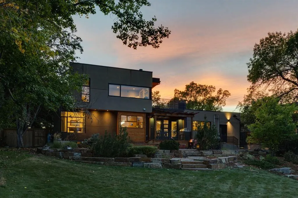 4 Spruce Bank Crescent SW