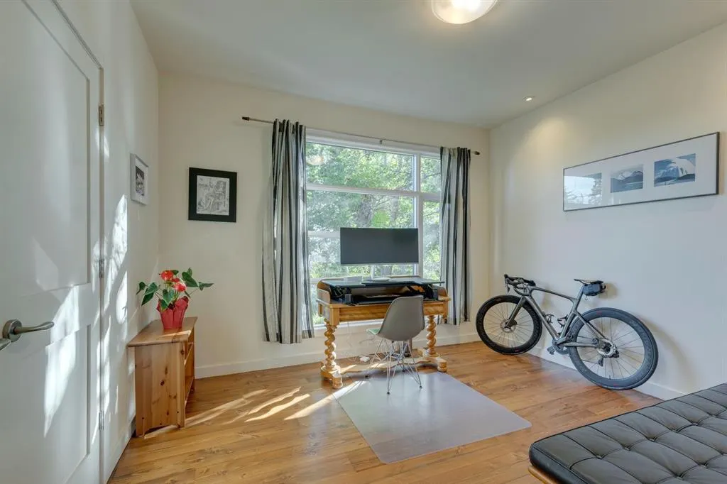4 Spruce Bank Crescent SW